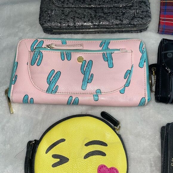 Colorful Wallet and Bag Collection - Picture 5 of 15